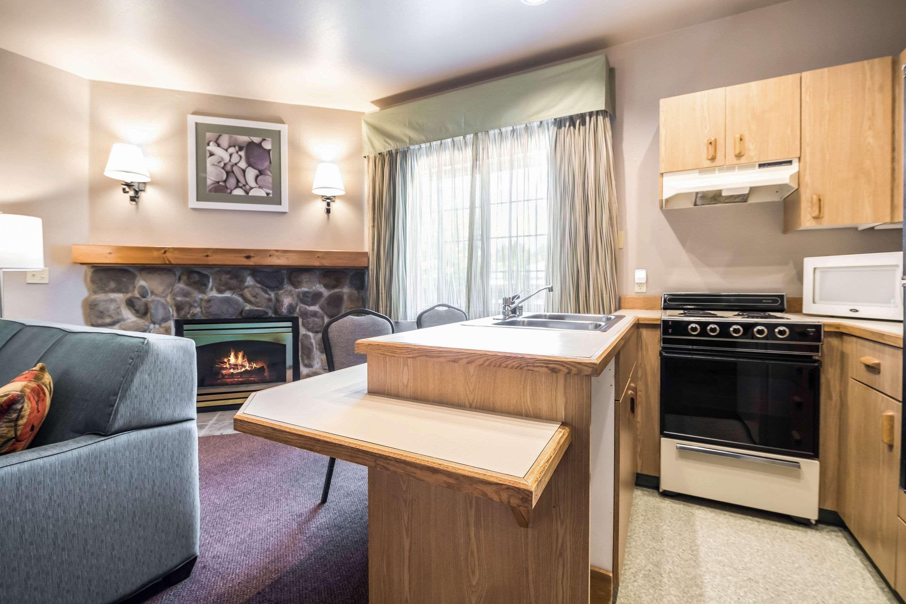 Quality Inn & Suites Bainbridge Island Bagian luar foto