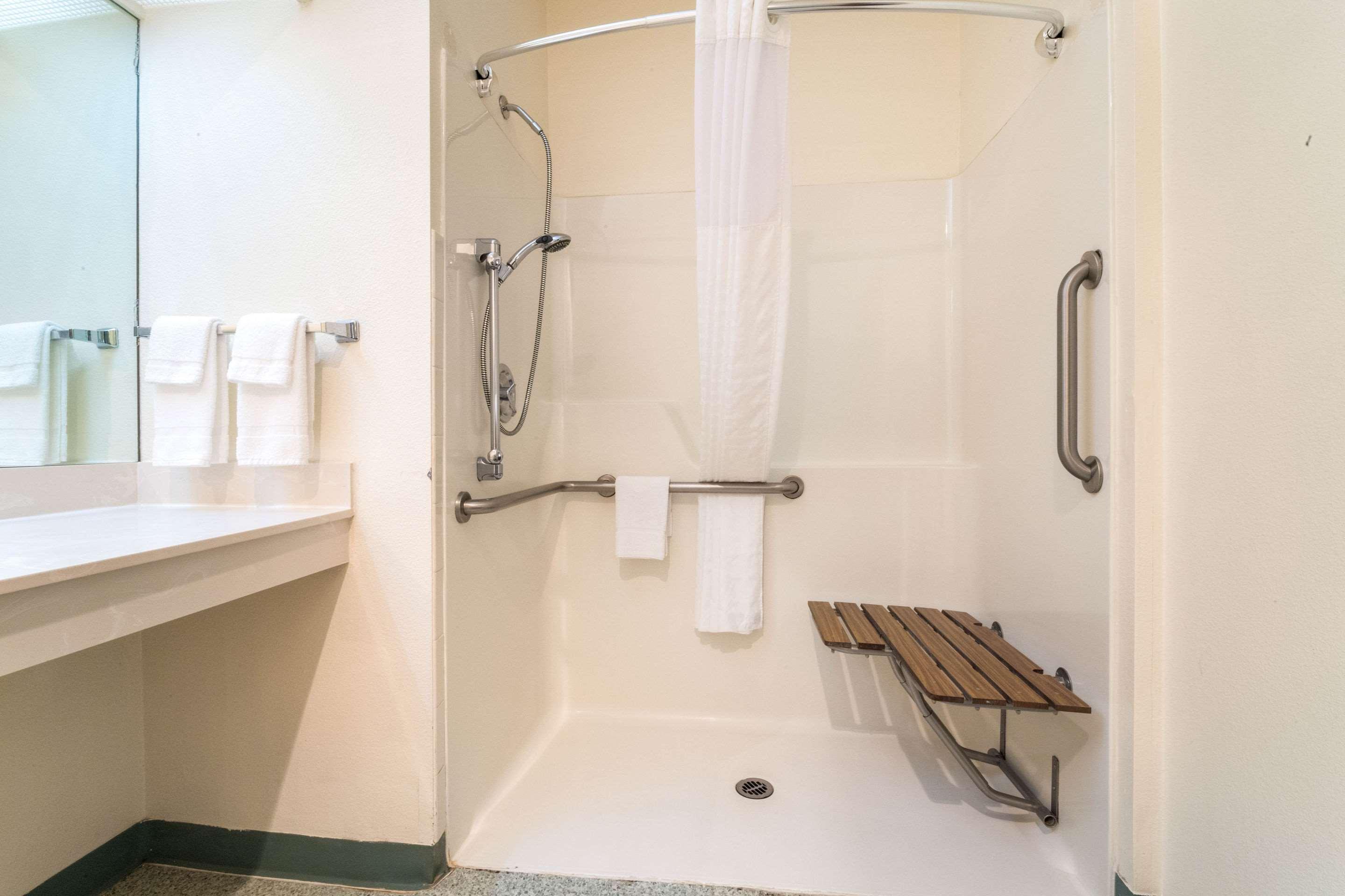 Quality Inn & Suites Bainbridge Island Bagian luar foto