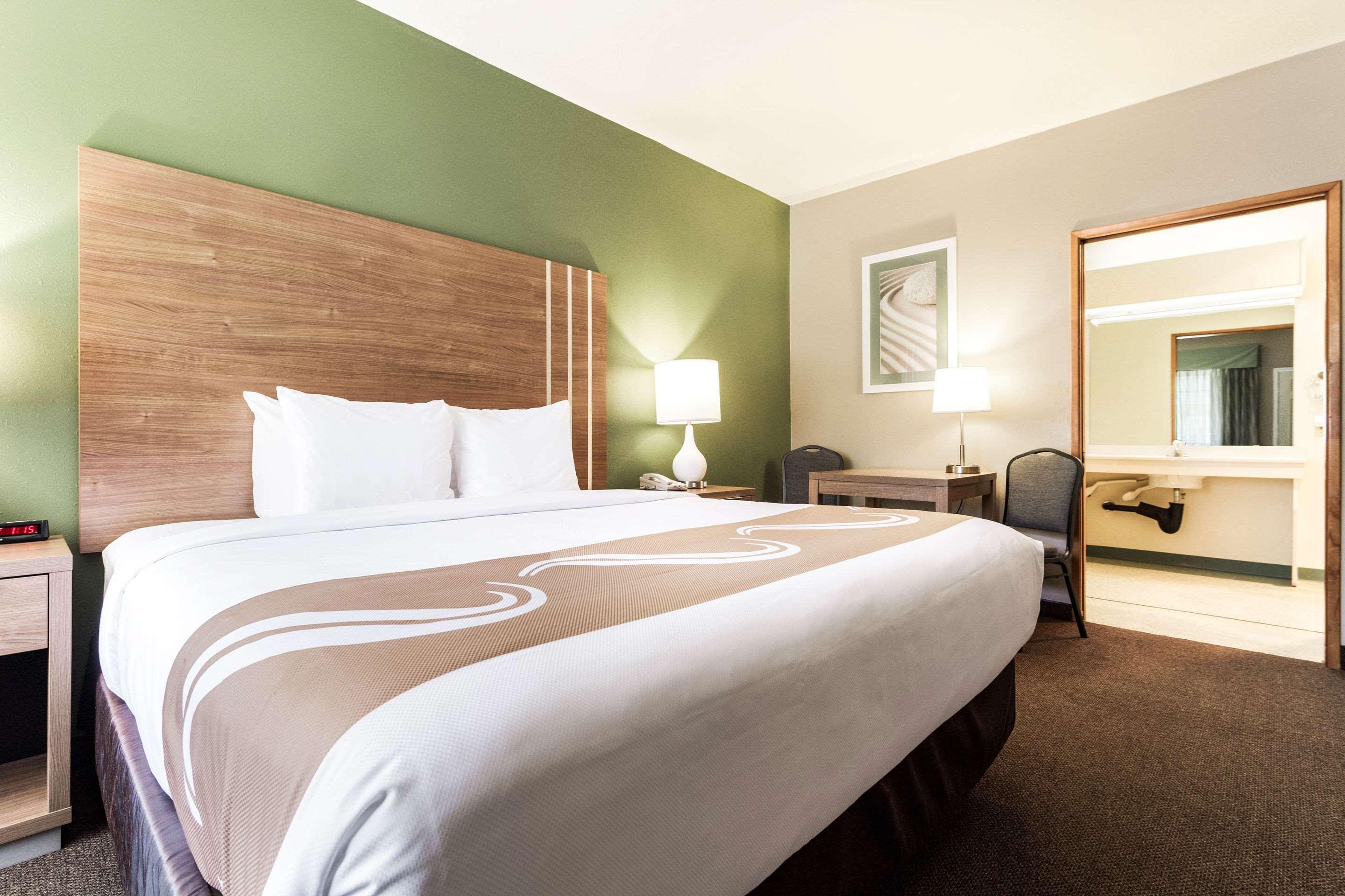 Quality Inn & Suites Bainbridge Island Bagian luar foto