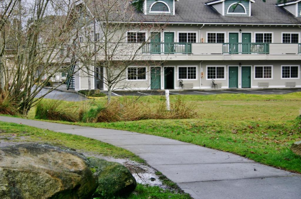 Quality Inn & Suites Bainbridge Island Bagian luar foto