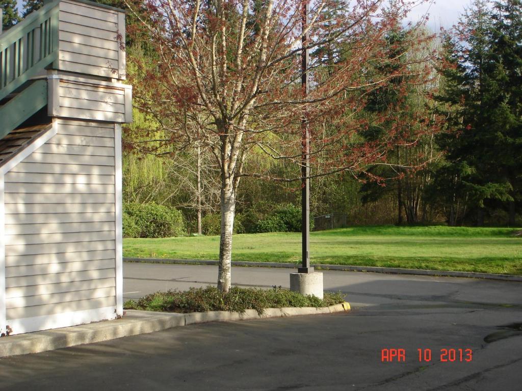 Quality Inn & Suites Bainbridge Island Bagian luar foto